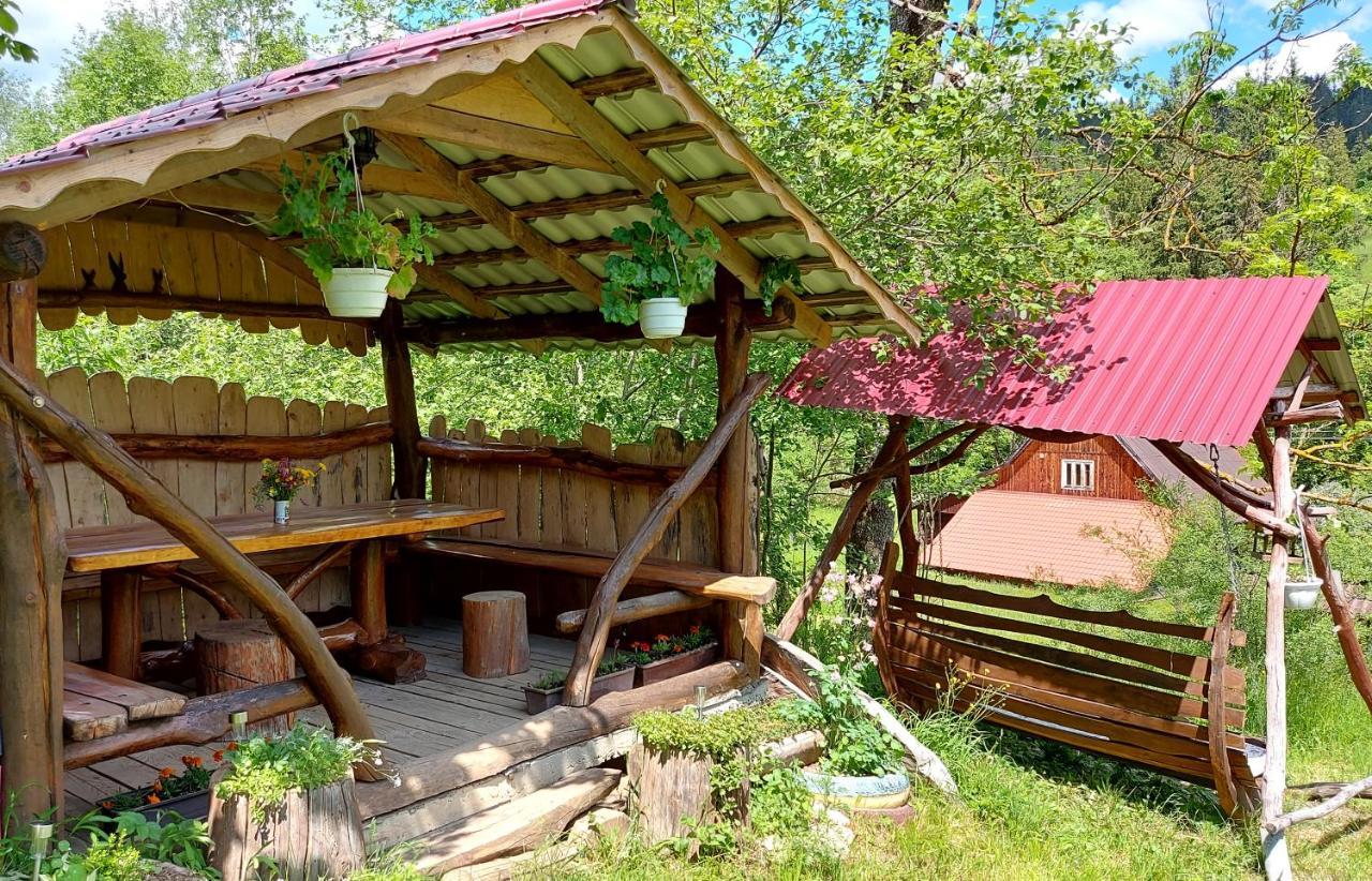 У Медовому Раю Villa Rostoka  Exterior photo